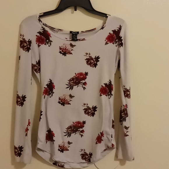 White Floral long sleeve tee. - Picture 1 of 3